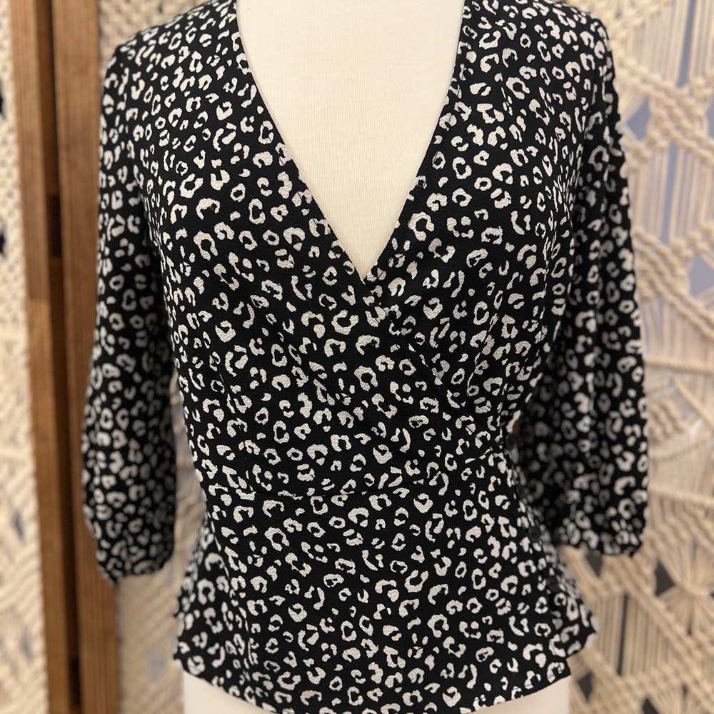 Bobeau Leopard Print V Neck Peplum Waist Wrap Top - Black and White